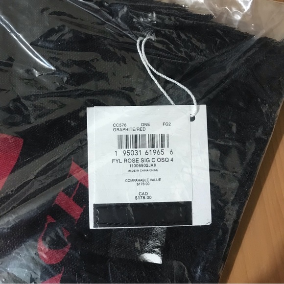 🌹 Coach Signature Fairytale Rose Print Oversized Square Scarf - Picture 4 of 5